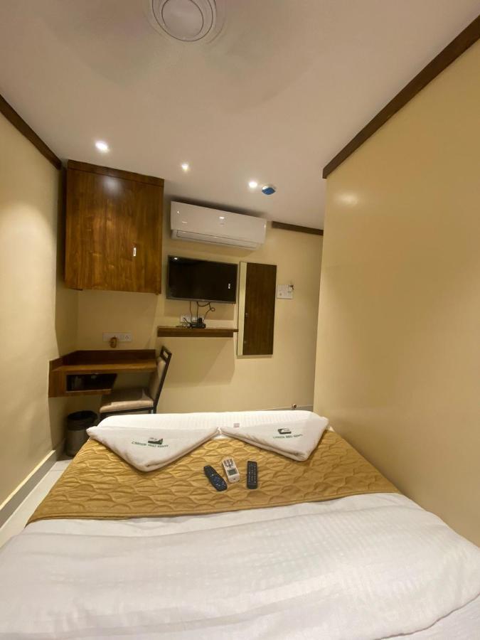 Отель Garden Creek Residency - Near To Mumbai International Airport Экстерьер фото