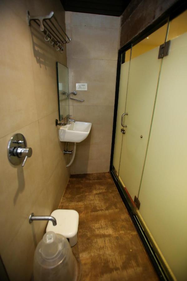 Отель Garden Creek Residency - Near To Mumbai International Airport Экстерьер фото