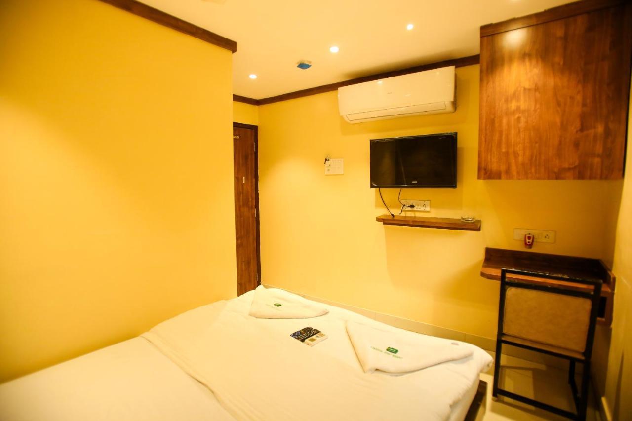 Отель Garden Creek Residency - Near To Mumbai International Airport Экстерьер фото